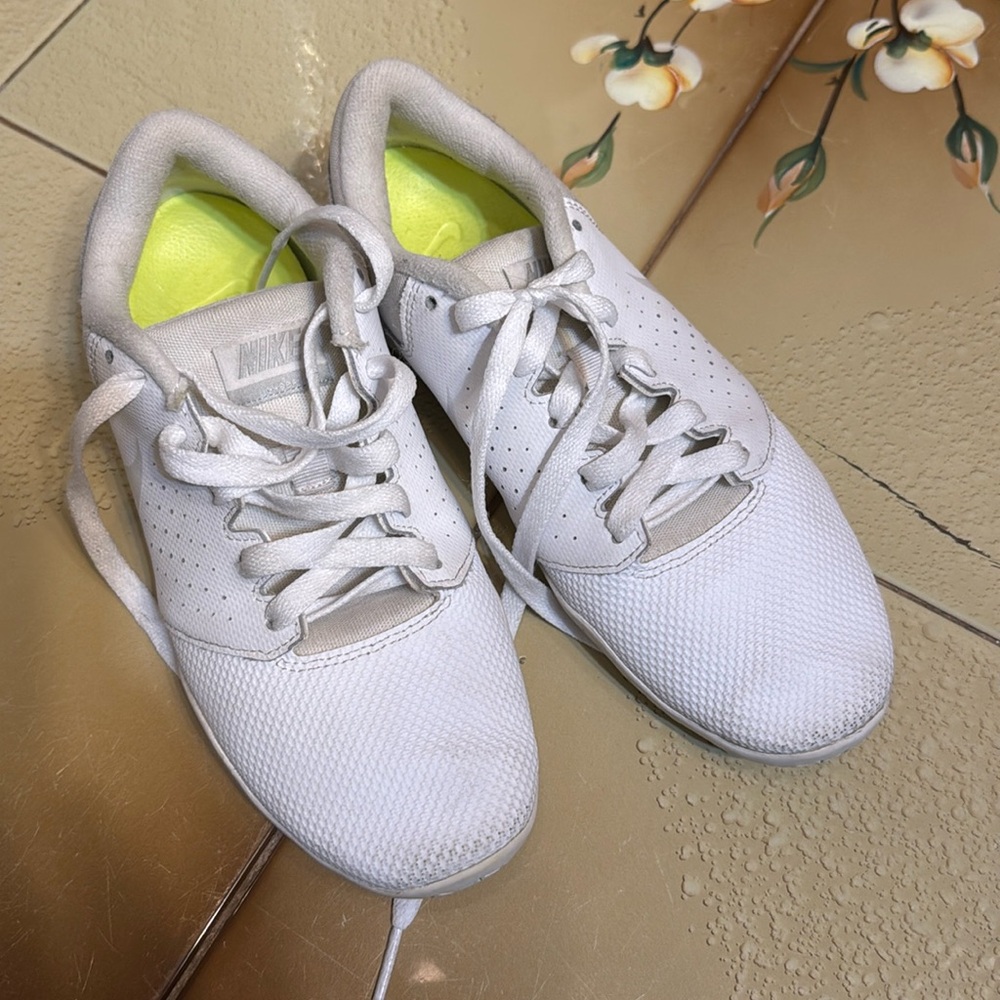 Nike Size women’s 6 cheer sneaker.